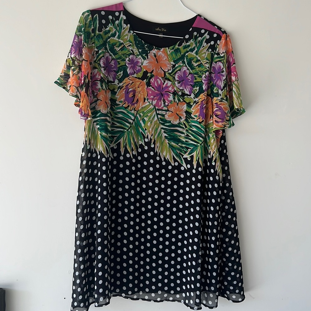Mary flow a comfortable dress has full liner underneath